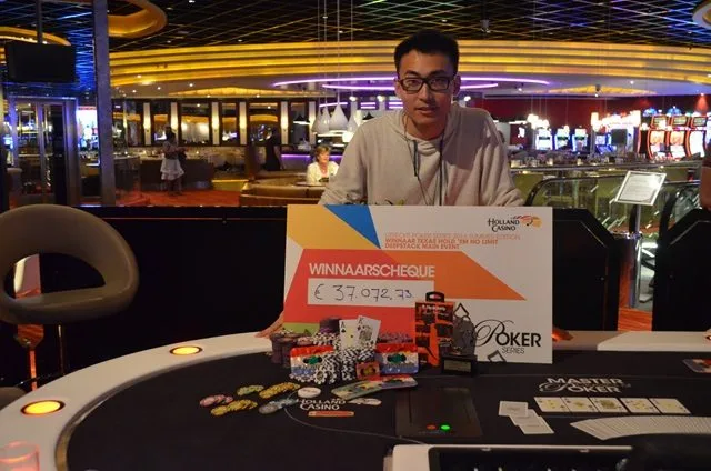 Zhe Li de winnaar | 2016/07 - Utrecht Poker Series - €700 NLHE Main Event 